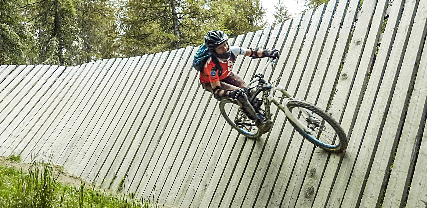 09_downhill_1400x682px